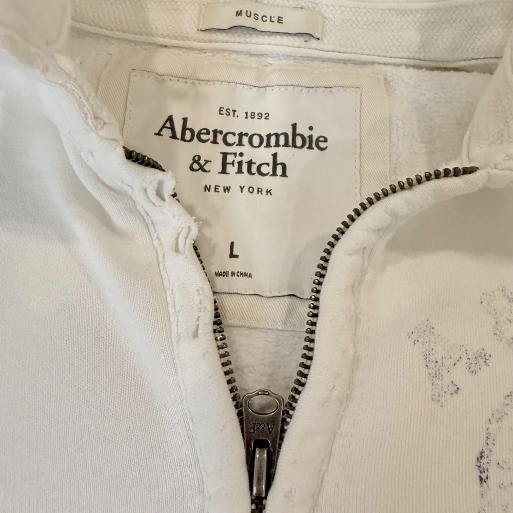 Abercrombie & Fitch Distressed 1/4 Zip Muscle Sweatshirt; White/Grey; Women's L - Picture 12 of 14